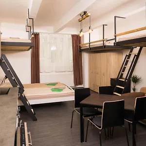 Flying Bed Close To Castle And Airport Apartment Prag